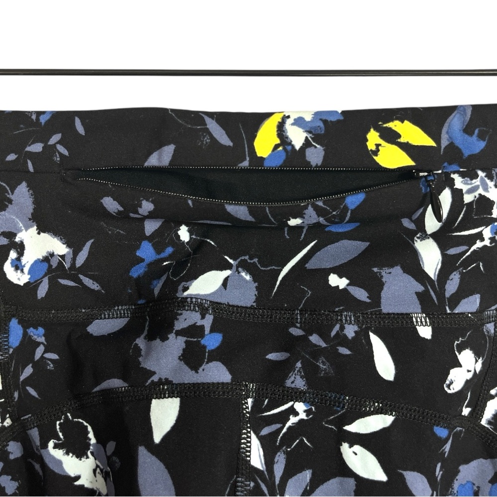 Sweaty Betty Power 7/8 Leggings in a Black Blue Floral Print with Side Pockets - Picture 6 of 6
